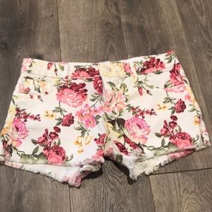 Pretty floral stretchy denim shorts
